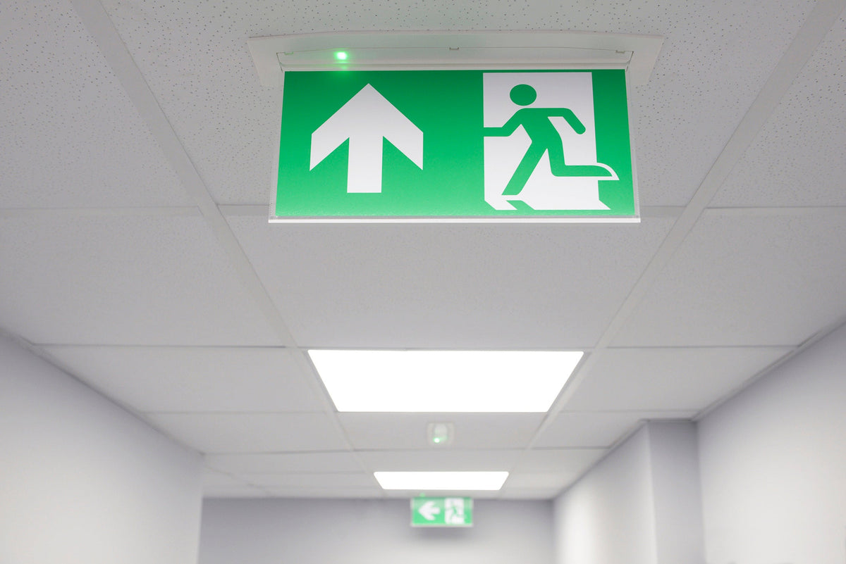 LED Rettungszeichenleuchte IP54, 3 Std. Notlicht – SUP-Serie 110/111